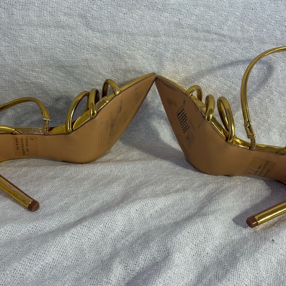 Gold Fashion Nova Heels - Picture 4 of 5